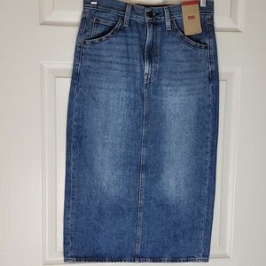 Levi’s Midi Denim Skirt Size 26 NWT Light Wash 100% Cotton Back Slit